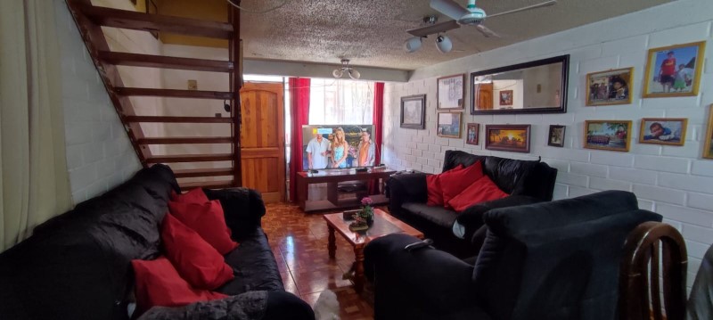 AMPLIA CASA CERCA DE FUTURA ESTACIN DE MELITREN